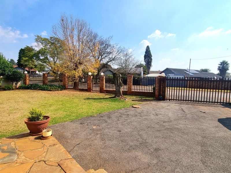 3 Bedroom House for Sale in Edelweiss  - Photo 3