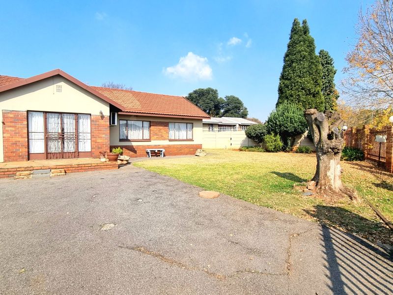 3 Bedroom House for Sale in Edelweiss  - Photo 1