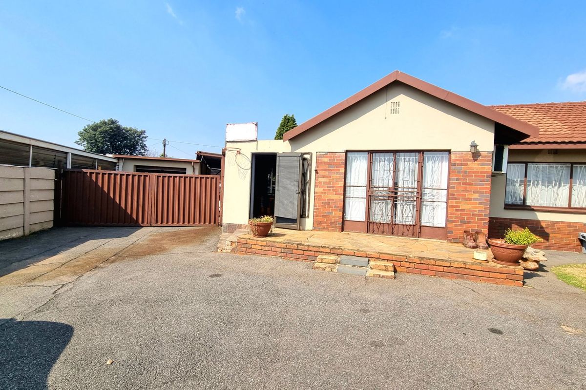 3 Bedroom House for Sale in Edelweiss  - Photo 2