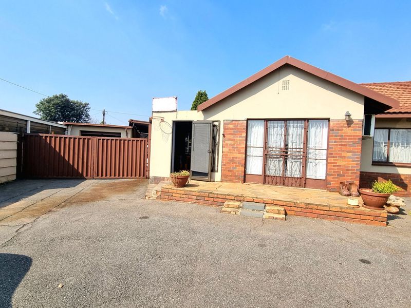 3 Bedroom House for Sale in Edelweiss  - Photo 2