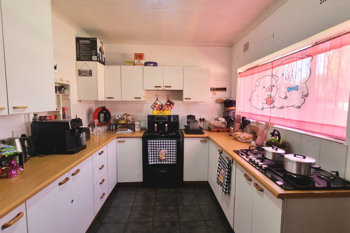3 Bedroom House for Sale in Edelweiss  - Photo 5