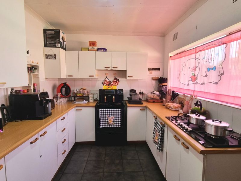 3 Bedroom House for Sale in Edelweiss  - Photo 5