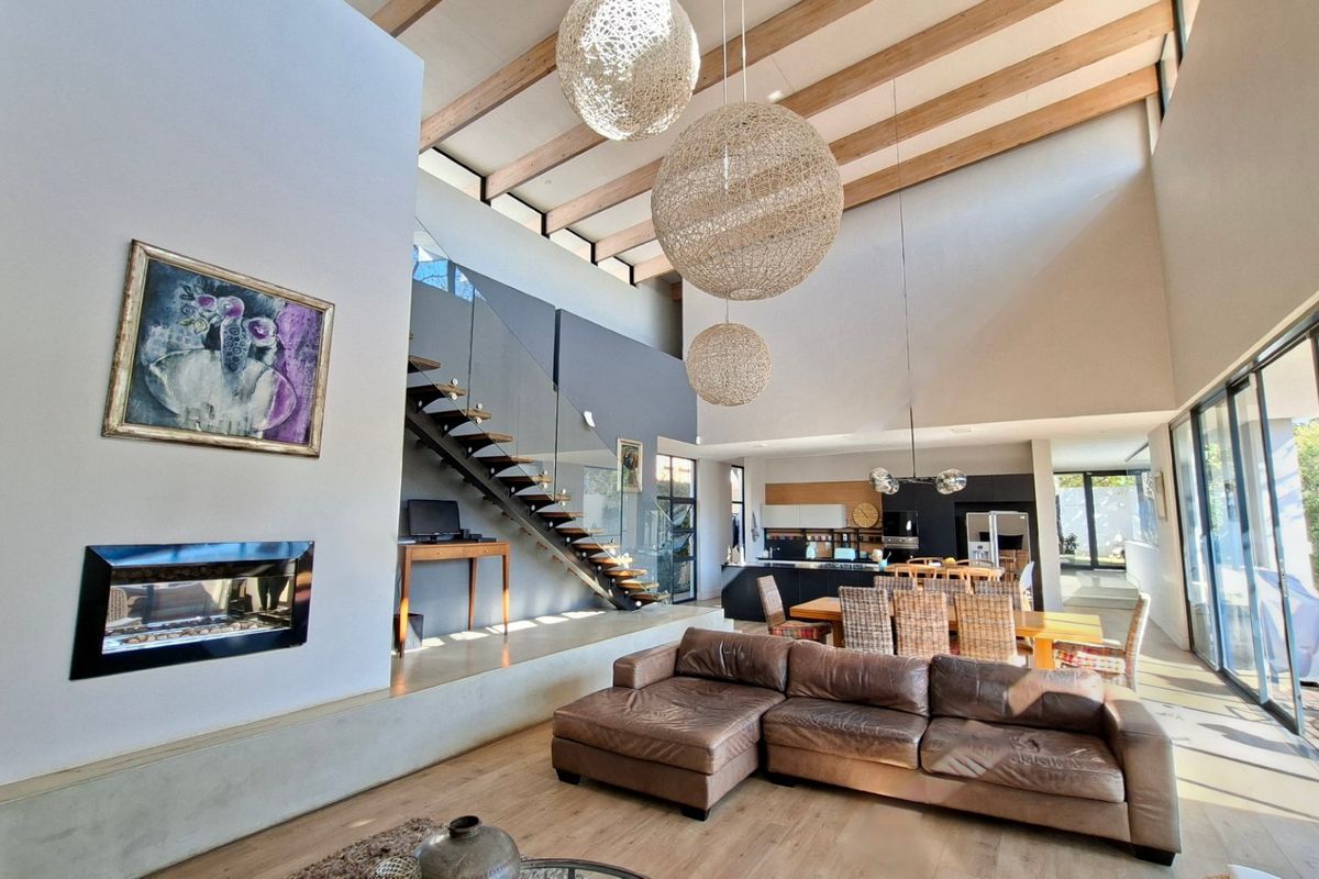 Ultimate modern luxury & top security in the heart of Waterkloof - Photo 2