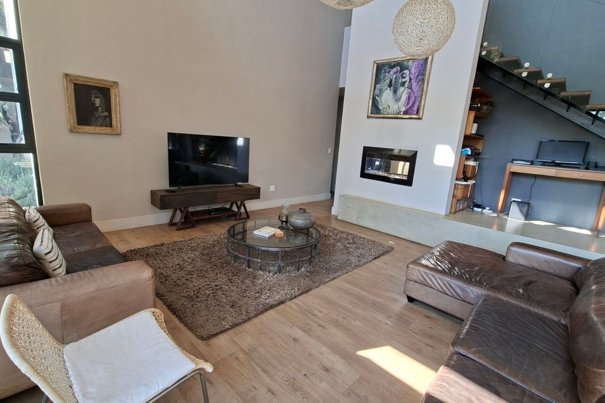 Ultimate modern luxury & top security in the heart of Waterkloof - Photo 4