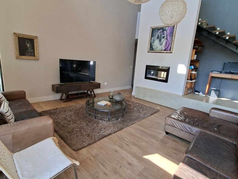 Ultimate modern luxury & top security in the heart of Waterkloof - Photo 4