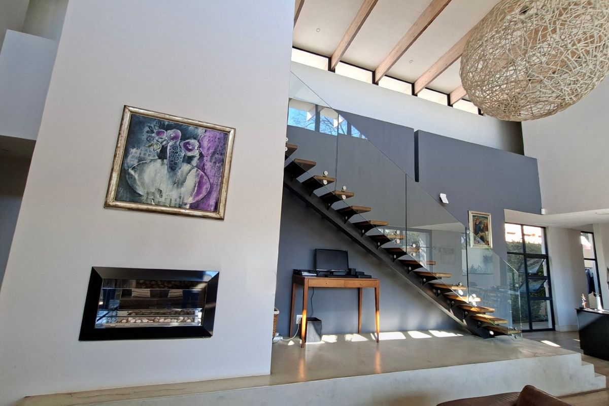 Ultimate modern luxury & top security in the heart of Waterkloof - Photo 3