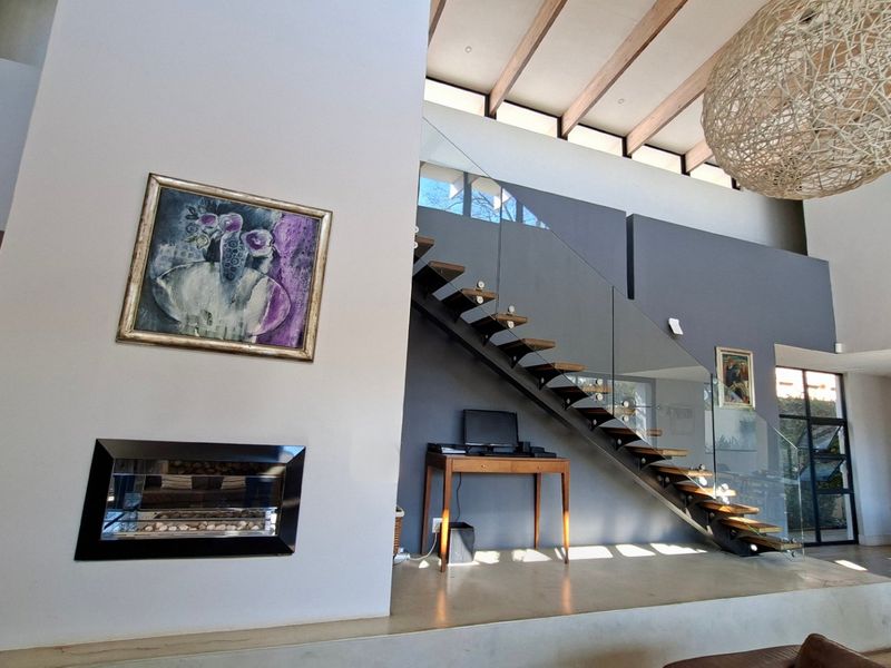 Ultimate modern luxury & top security in the heart of Waterkloof - Photo 3