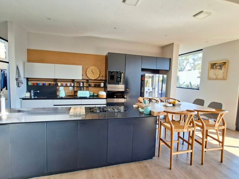 Ultimate modern luxury & top security in the heart of Waterkloof - Photo 8