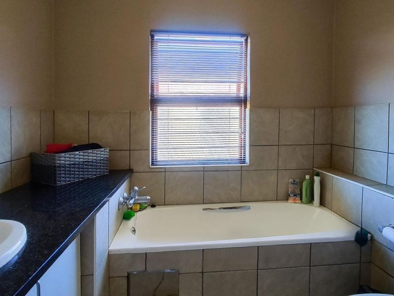 Stylish 3 Bed Appartment in Emfuleni Golf Estate - Photo 10