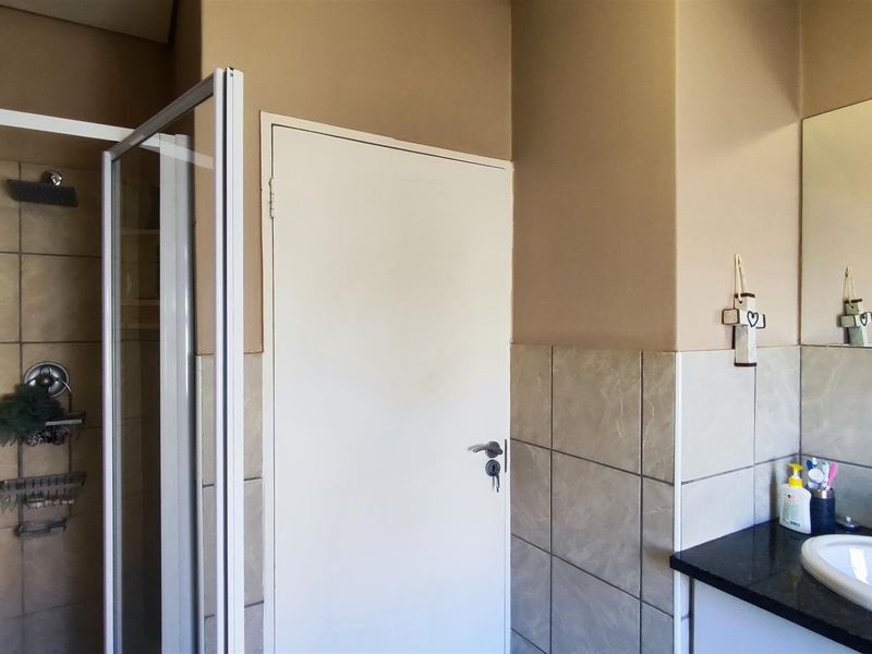 Stylish 3 Bed Appartment in Emfuleni Golf Estate - Photo 9