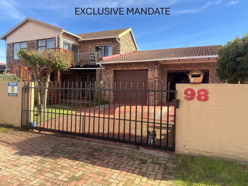 Secure Family Living in a Sought-After JBay Neighbourhood – Space, Comfort & Lifestyle Combined - Photo 1