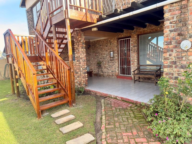 Secure Family Living in a Sought-After JBay Neighbourhood – Space, Comfort & Lifestyle Combined - Photo 2
