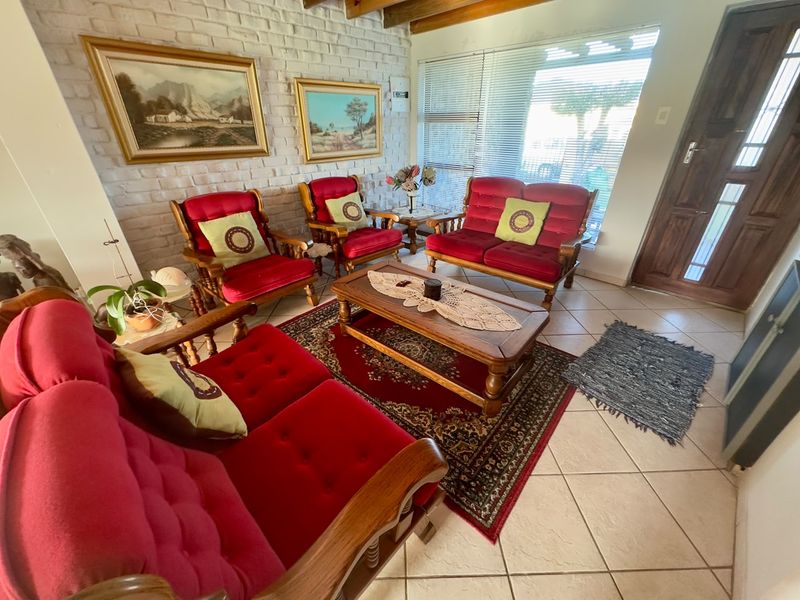 Secure Family Living in a Sought-After JBay Neighbourhood – Space, Comfort & Lifestyle Combined - Photo 10
