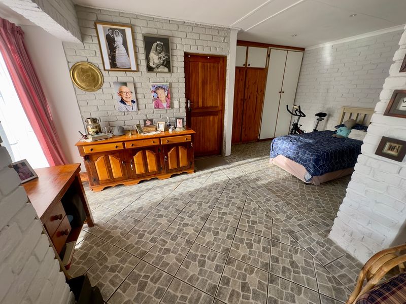 Secure Family Living in a Sought-After JBay Neighbourhood – Space, Comfort & Lifestyle Combined - Photo 8