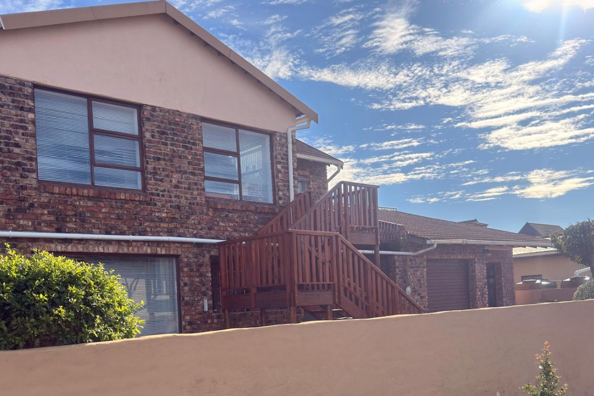Secure Family Living in a Sought-After JBay Neighbourhood – Space, Comfort & Lifestyle Combined - Photo 4