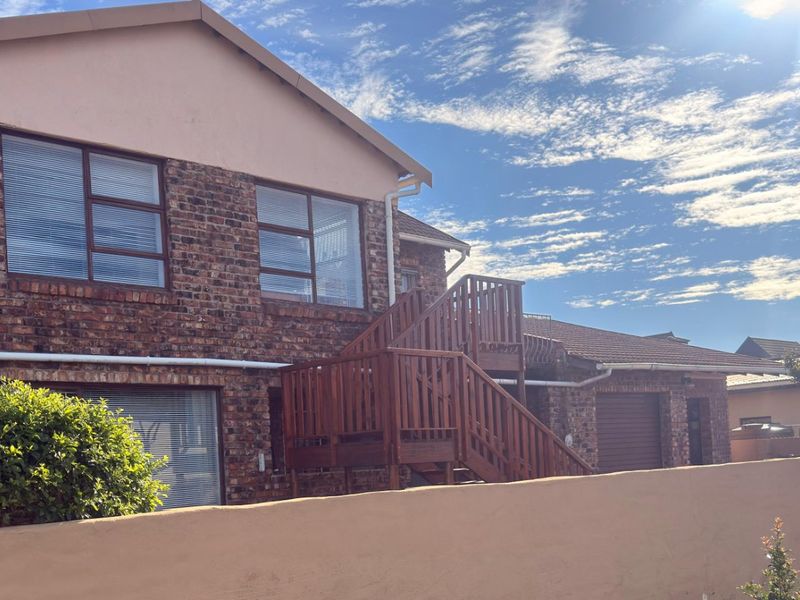 Secure Family Living in a Sought-After JBay Neighbourhood – Space, Comfort & Lifestyle Combined - Photo 4