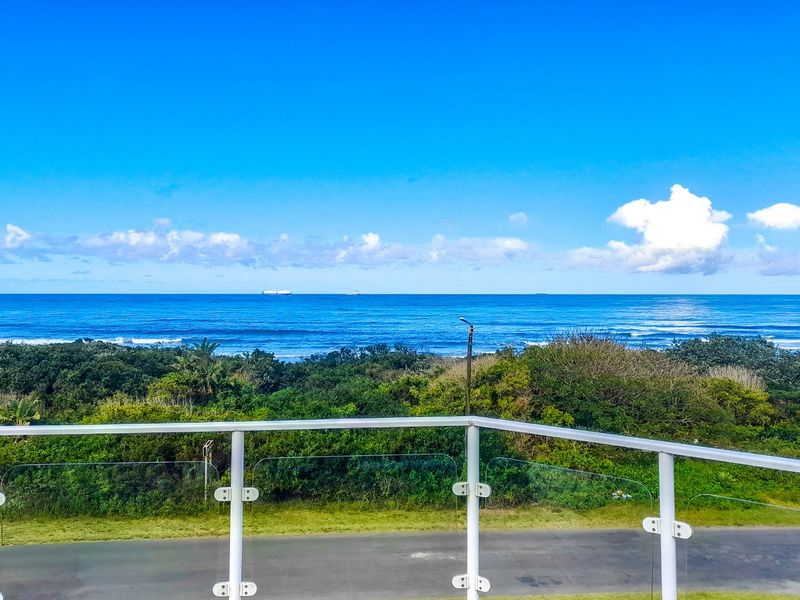 8 Bedroom Coastal Residence with Established 4-Star Graded BnB Business & Panoramic Sea Views in Gonubie - Photo 1