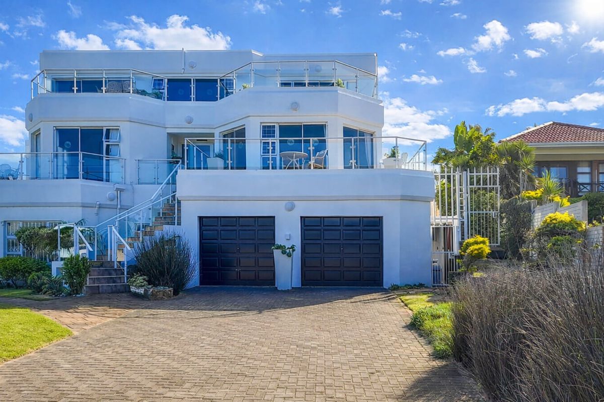 8 Bedroom Coastal Residence with Established 4-Star Graded BnB Business & Panoramic Sea Views in Gonubie - Photo 2