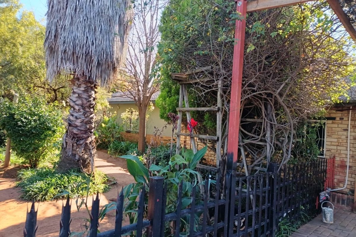 4 Bedroom house for sale in Stilfontein  - Photo 3