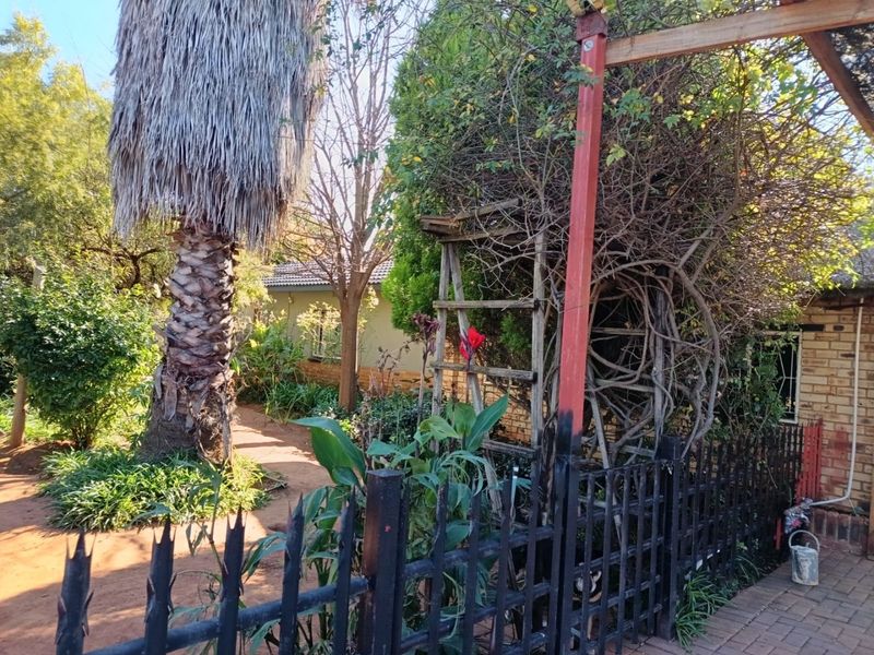 4 Bedroom house for sale in Stilfontein  - Photo 3