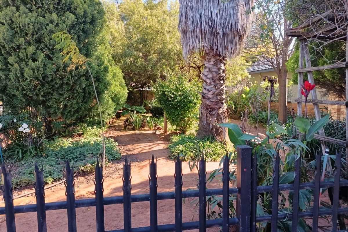 4 Bedroom house for sale in Stilfontein  - Photo 4