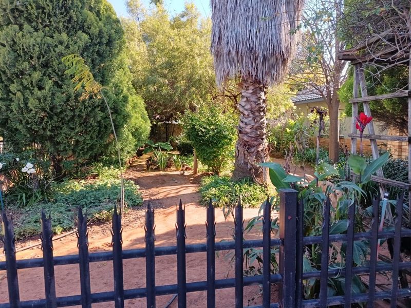 4 Bedroom house for sale in Stilfontein  - Photo 4