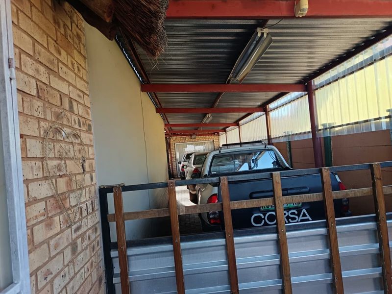 4 Bedroom house for sale in Stilfontein  - Photo 2