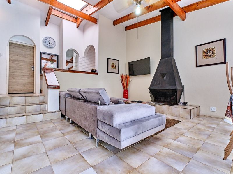 Fully Furnished 5 Bedroom 3 Bathroom House to Rent. - Photo 9