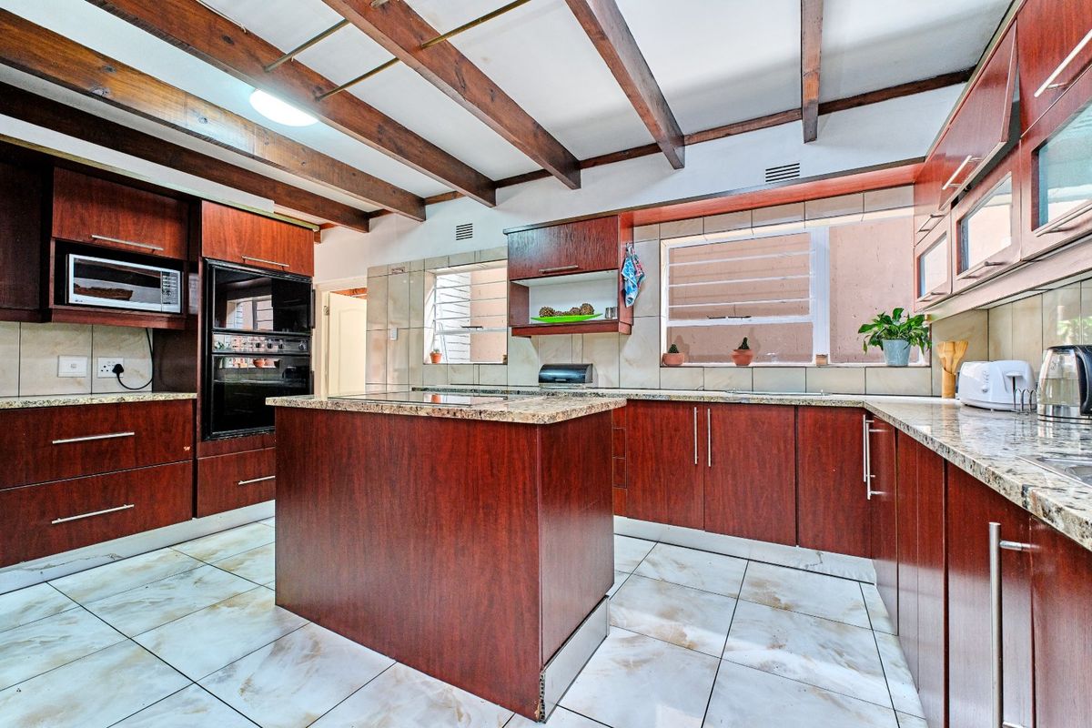 Fully Furnished 5 Bedroom 3 Bathroom House to Rent. - Photo 4