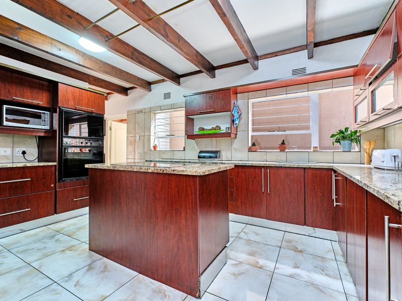 Fully Furnished 5 Bedroom 3 Bathroom House to Rent. - Photo 4