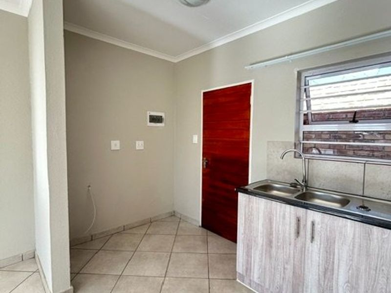 Charming 3 bed house in Olievenhoutbosch - Photo 10
