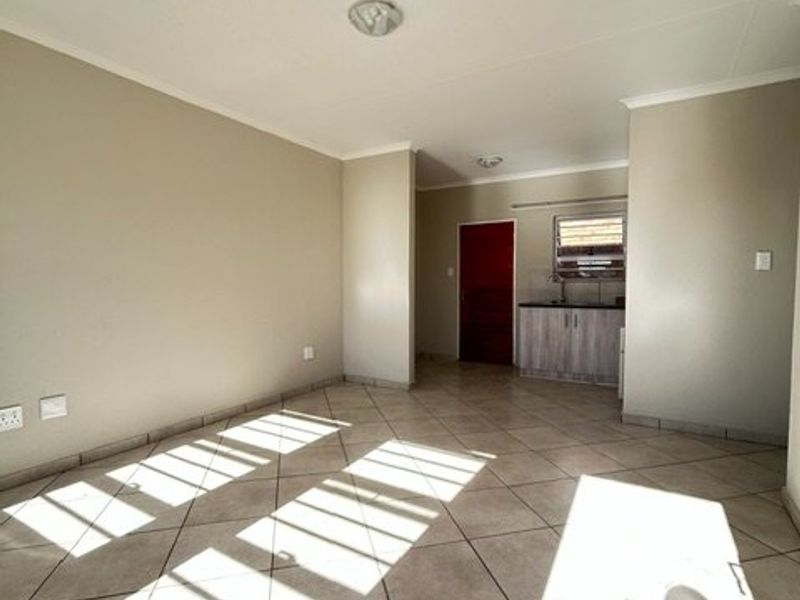 Charming 3 bed house in Olievenhoutbosch - Photo 7
