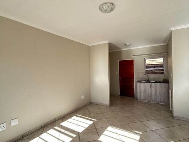 Charming 3 bed house in Olievenhoutbosch - Photo 6