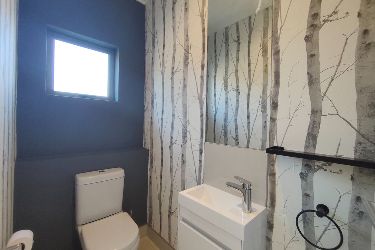 Executive 3-Bedroom Duplex with Private Rooftop Garden - Photo 4