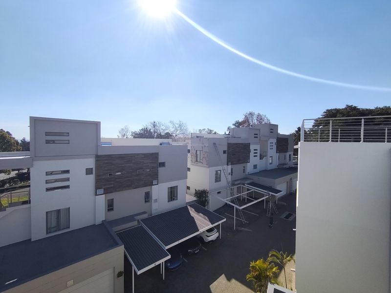 Executive 3-Bedroom Duplex with Private Rooftop Garden - Photo 1