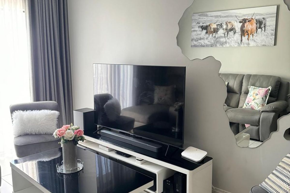 Fully furnished 2 bedroom 2 bathroom first floor Apartment for rent. - Photo 4