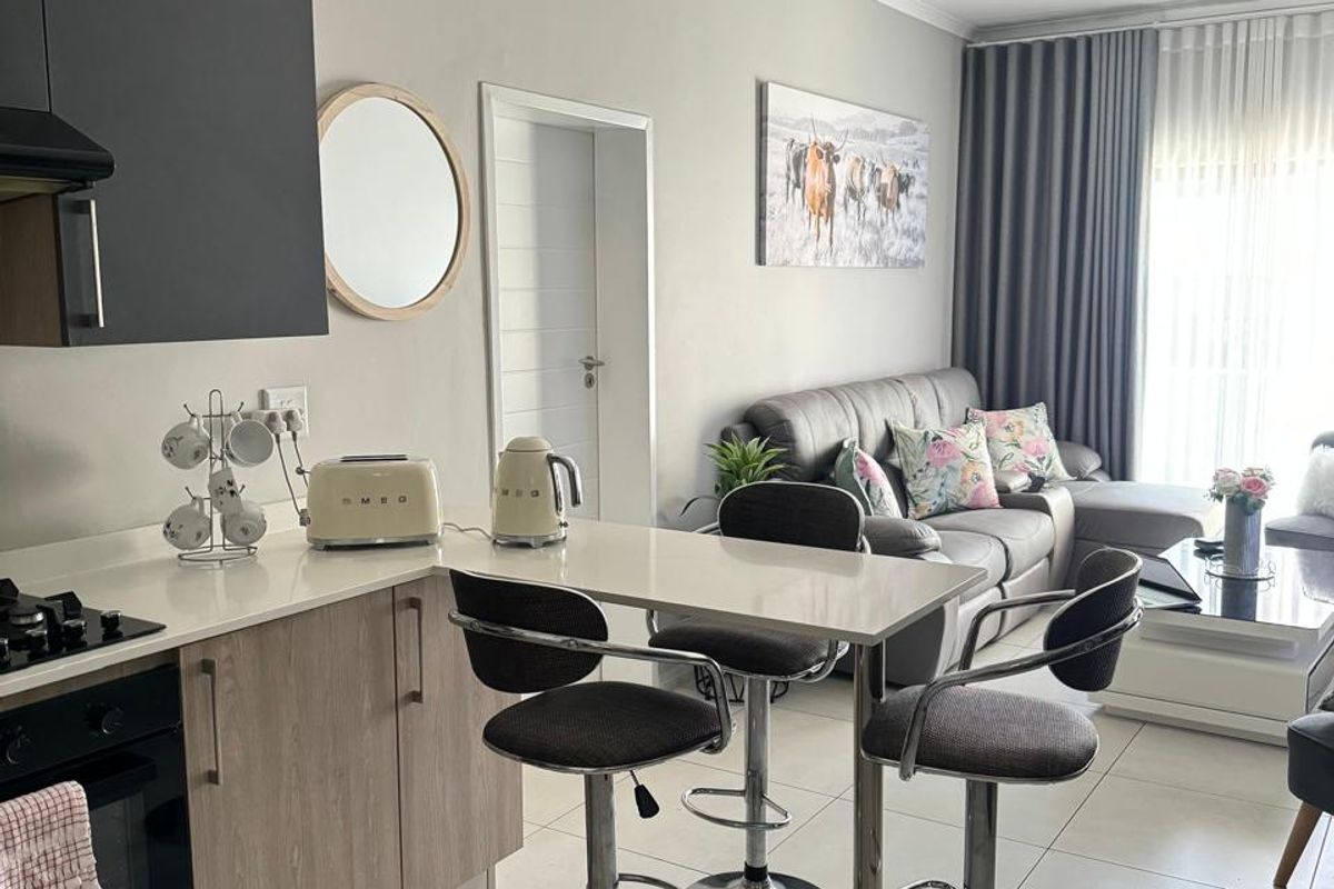 Fully furnished 2 bedroom 2 bathroom first floor Apartment for rent. - Photo 3