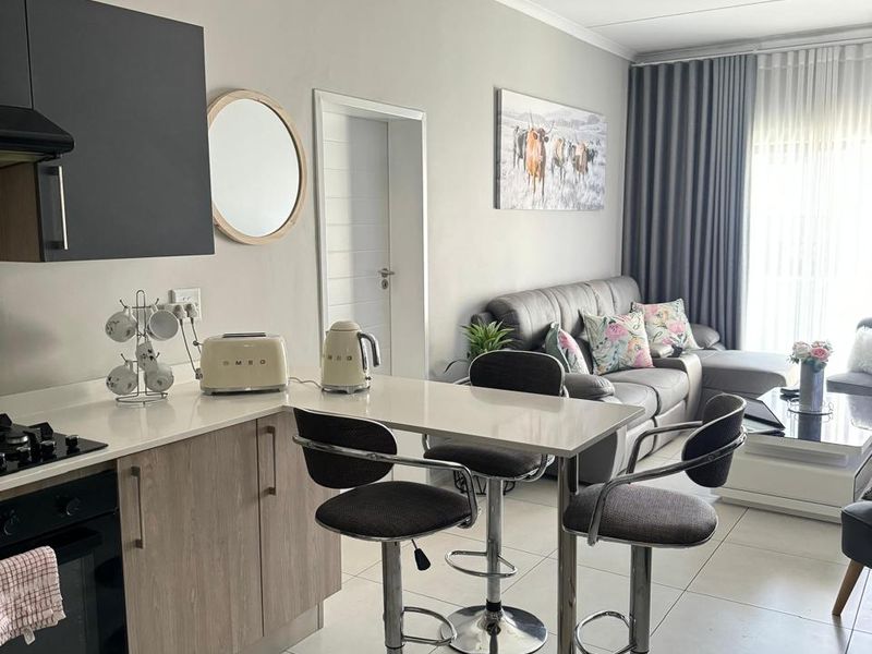 Fully furnished 2 bedroom 2 bathroom first floor Apartment for rent. - Photo 3
