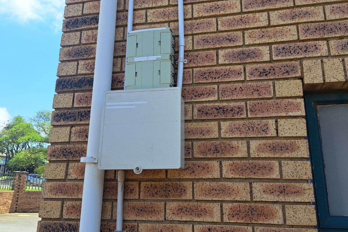Partially Tenanted Commercial Building  - Photo 4