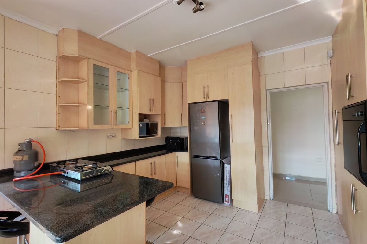 Spacious Double-Story Home in High Ridge - Photo 3