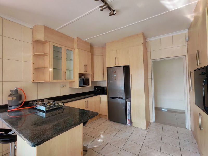 Spacious Double-Story Home in High Ridge - Photo 3