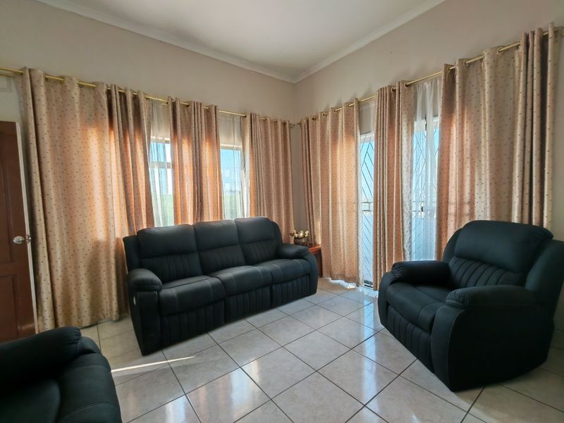 Spacious Double-Story Home in High Ridge - Photo 9