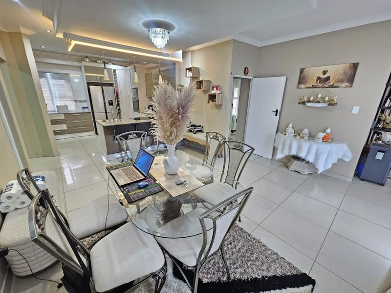 A Beautiful 4 Bedroom 3 Bathroom house for sale in Monavoni - Photo 2