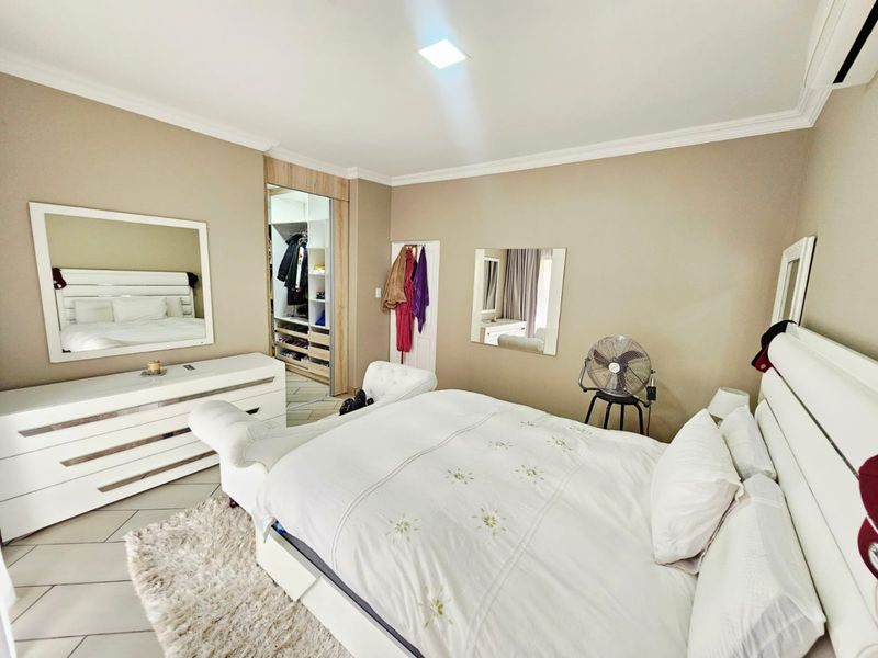 A Beautiful 4 Bedroom 3 Bathroom house for sale in Monavoni - Photo 10