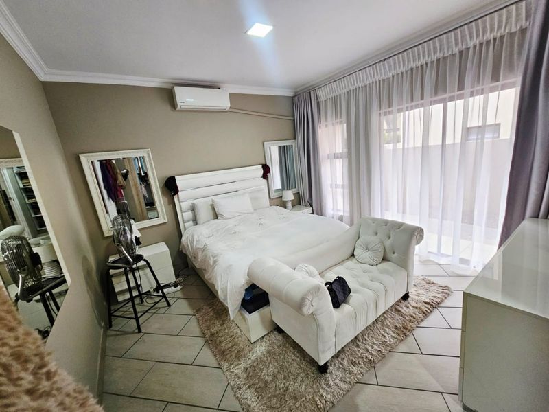 A Beautiful 4 Bedroom 3 Bathroom house for sale in Monavoni - Photo 7