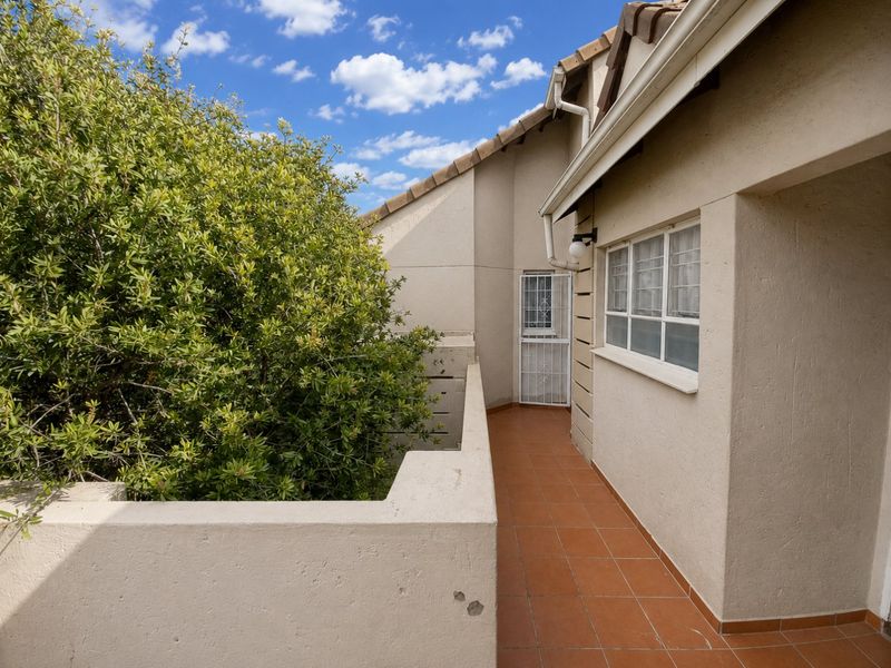 Sunny Eden Glen 1st floor apartment with open plan living! - Photo 6