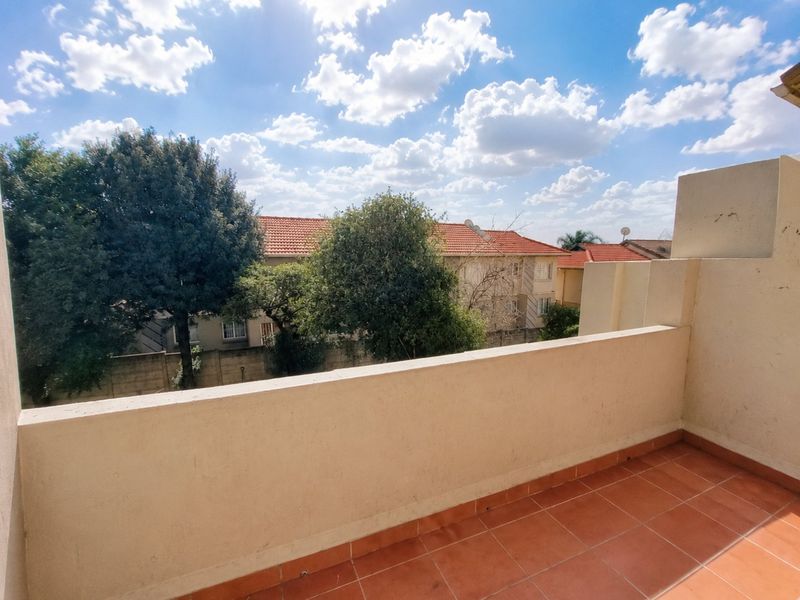 Sunny Eden Glen 1st floor apartment with open plan living! - Photo 4
