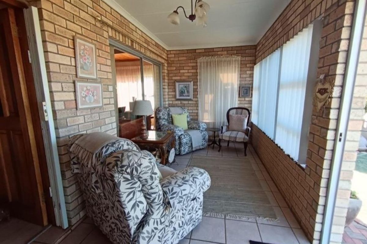 Spacious Family Home with Sea-View Flatlet in Sought-After Wavecrest - Photo 4