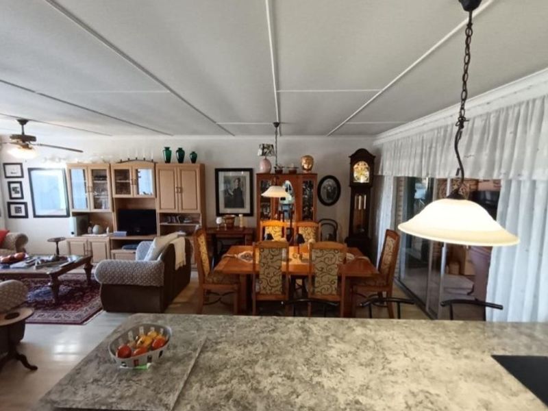 Spacious Family Home with Sea-View Flatlet in Sought-After Wavecrest - Photo 8