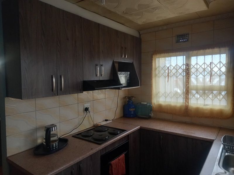 Spacious 3-Bedroom Family Home for Sale in Kleinvlei - Photo 5